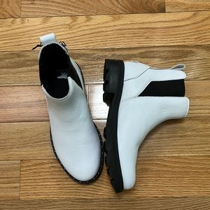 Brand new white Sorel booties